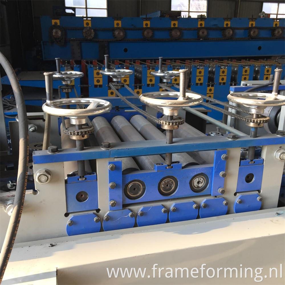 Roll forming machine for building material